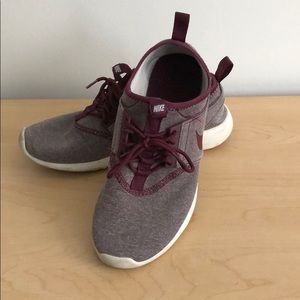 Nike women’s 10 sneaker